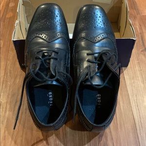 Nearly new black dress shoes